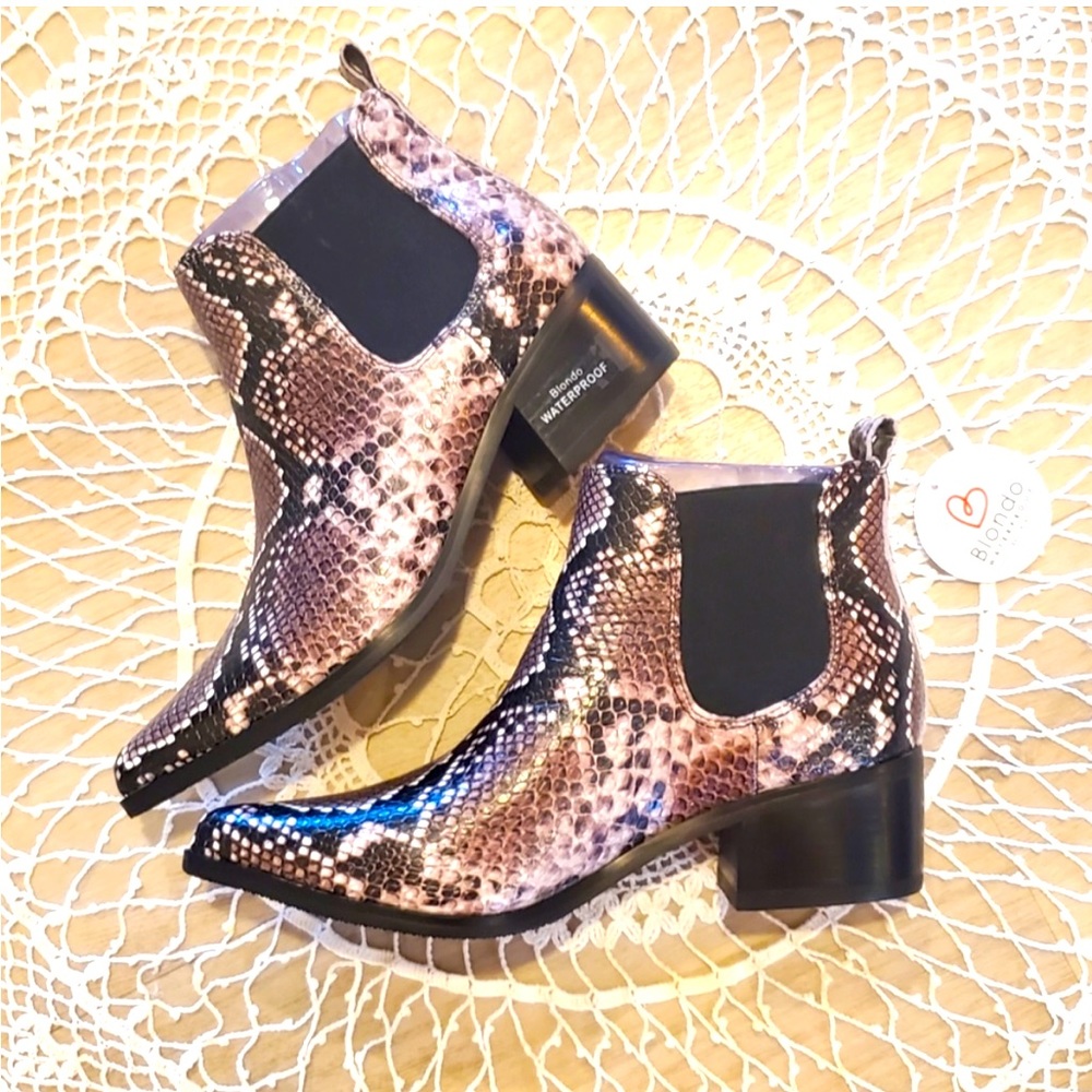 BLONDO Waterproof Snake Print Chelsea
Ankle Boots Size 6.5